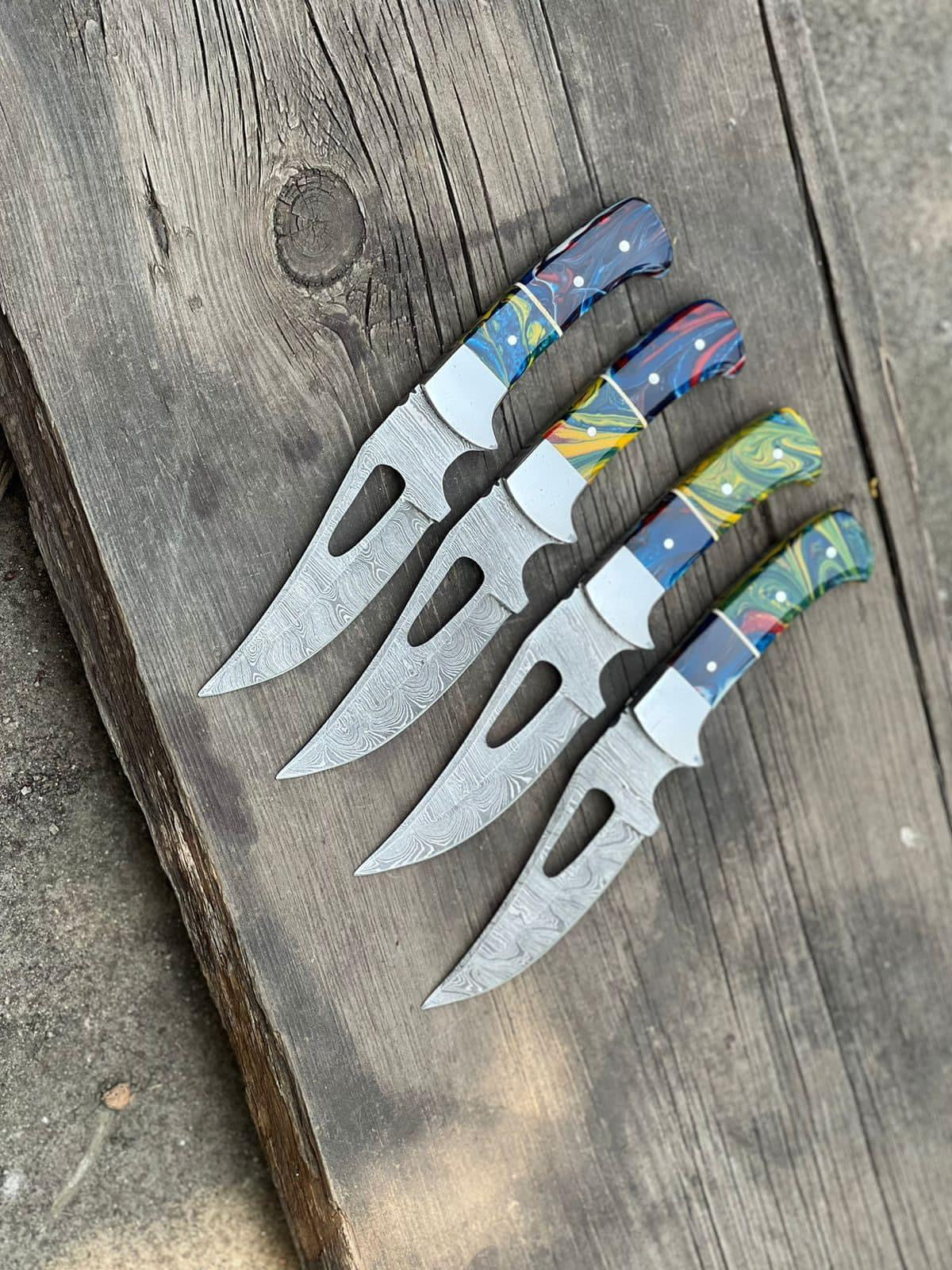 Artisan Crafted Compact Hunting Knife – Premium Damascus Steel Blade - Korvel