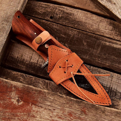 Artisan Crafted Compact Hunting Knife with Damascus Steel Blade - Korvel