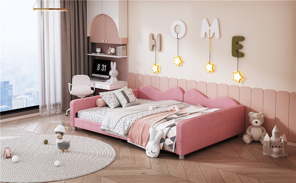 Lit de jour rembourré de taille normale en rose avec dossier en forme de nuage