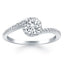 Anillo de Compromiso con Halo de Diamantes en Oro Blanco de 14k con Diseño Bypass
