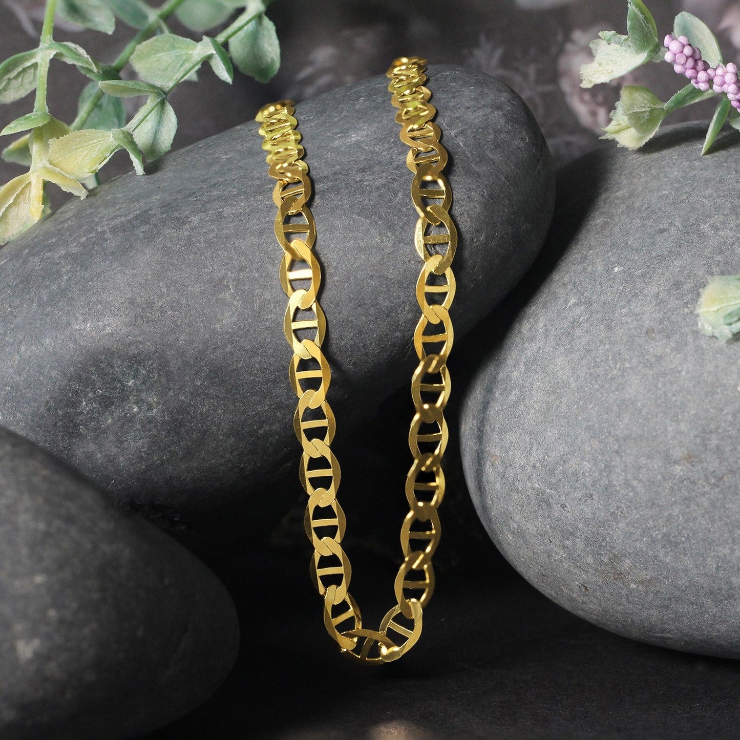 Cadena de eslabones marineros de 5.5 mm en oro amarillo de 10k