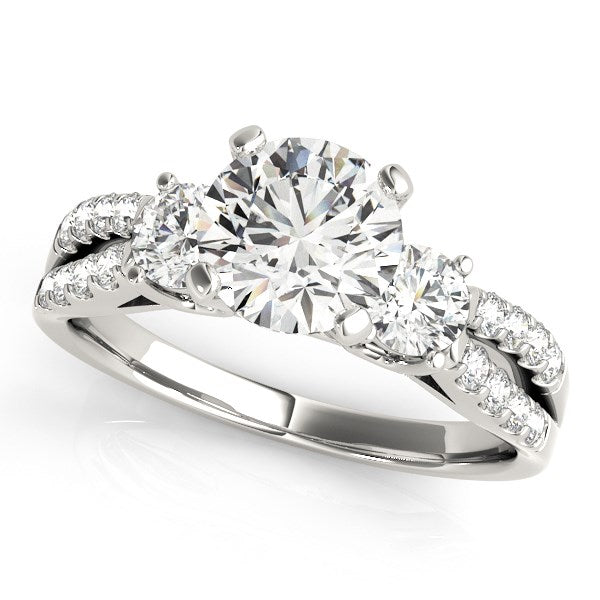 Anillo de Compromiso de Diamante Redondo de 3 Piedras con Shank Dividido de Oro Blanco de 14k