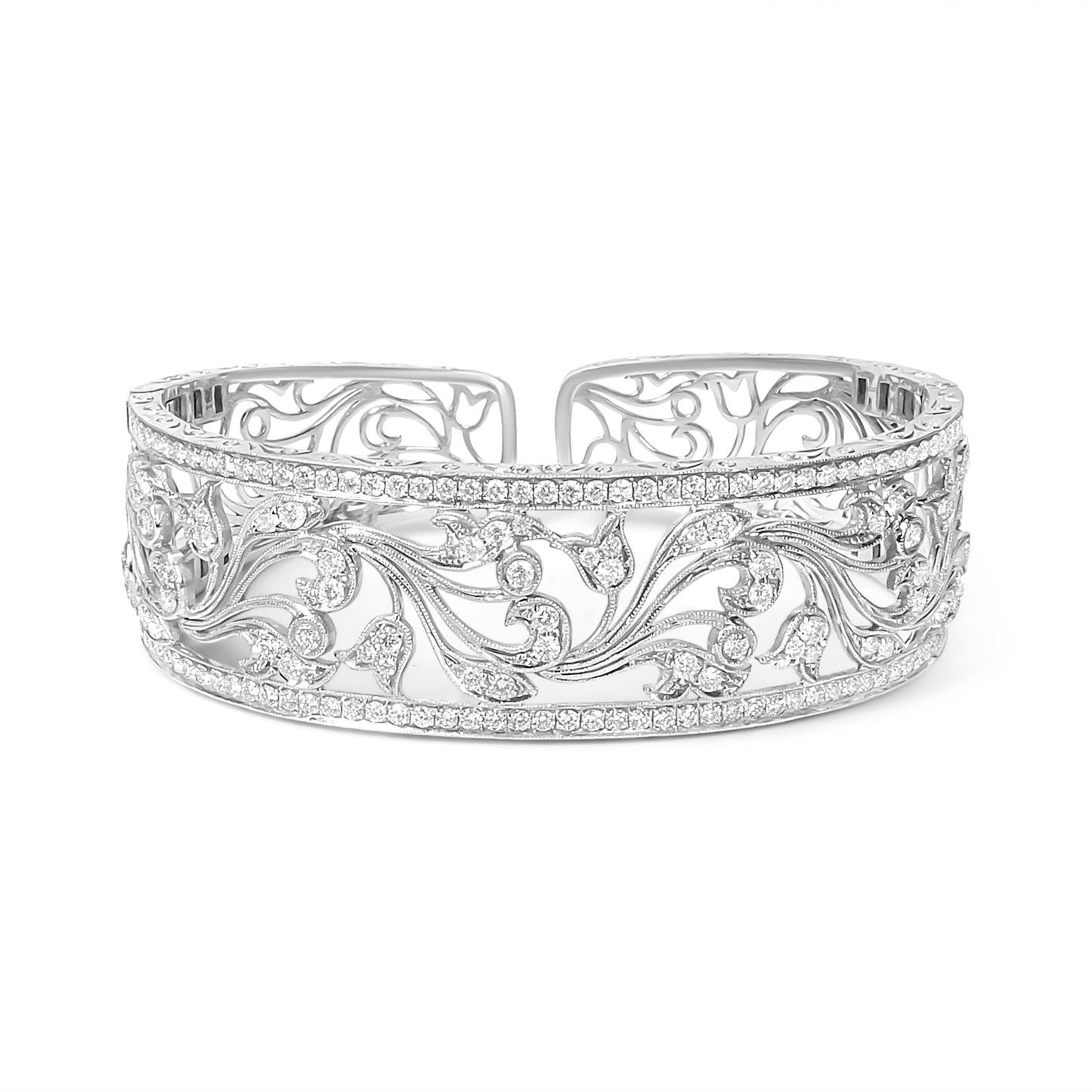 Brazalete Cuff de Filigrana Floral en Oro Blanco de 18K con Diamantes Pave