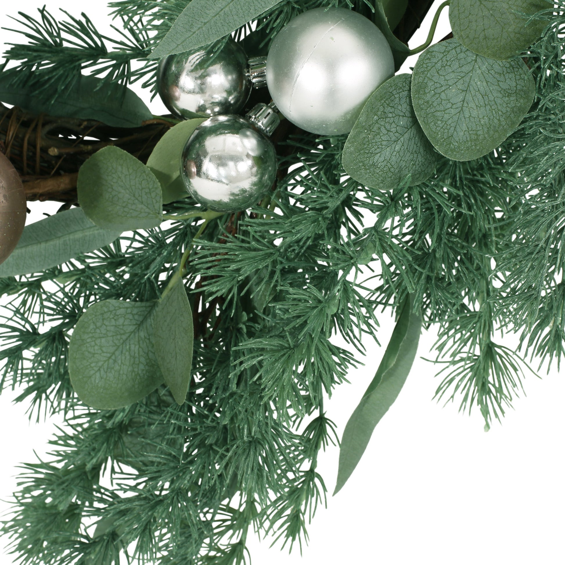 22" BERRY/EUCALYPTUS/PINECONE WREATH - Korvel
