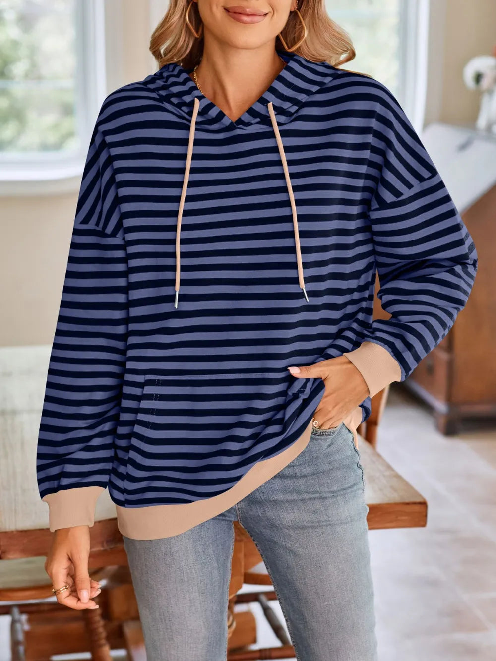Sudadera con capucha a rayas suelta y casual