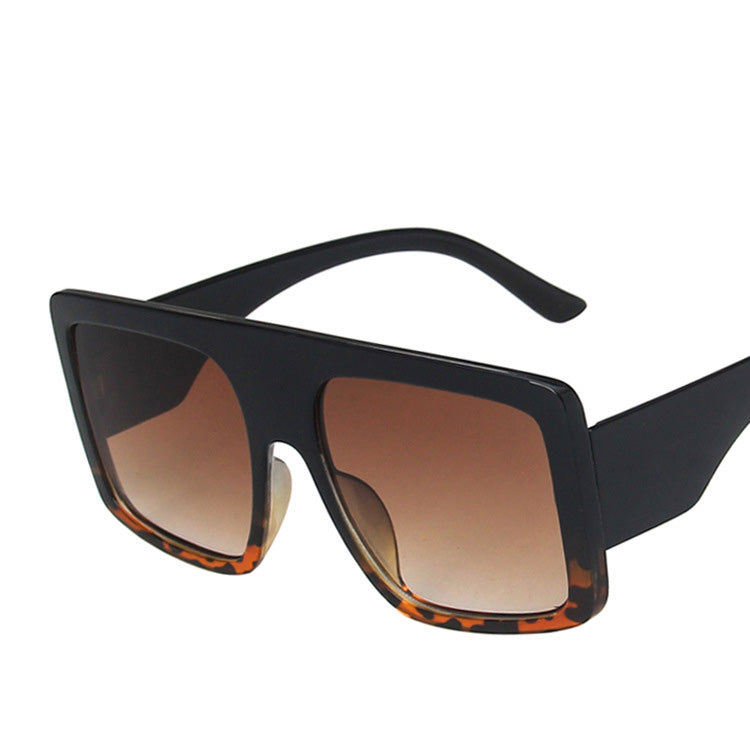 Retro Large Frame Sunglasses for Trendsetters