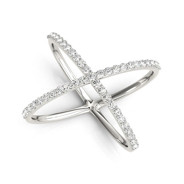 Anillo delgado estilo X de oro blanco de 14k con diamantes