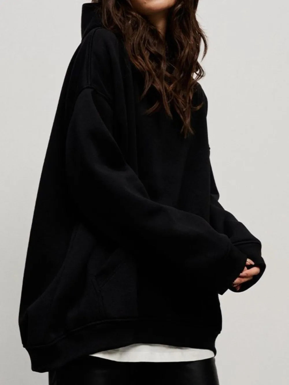 Hoodie à manches longues avec épaule tombante et poches