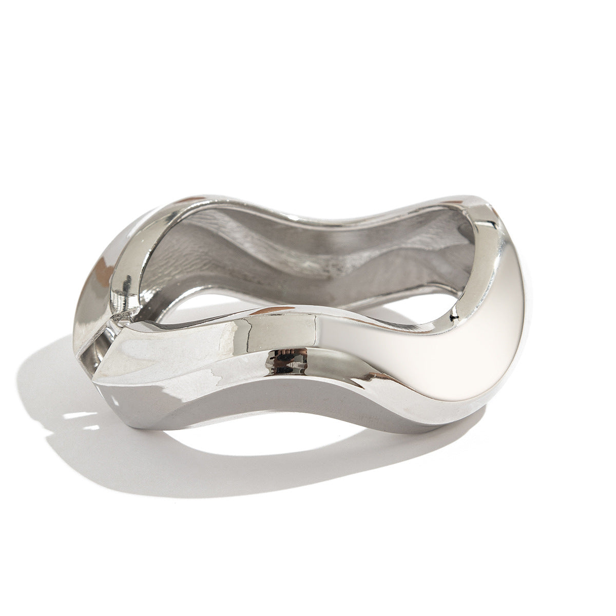 Bracelet Printanier à Bords Irréguliers avec Pliages Métalliques