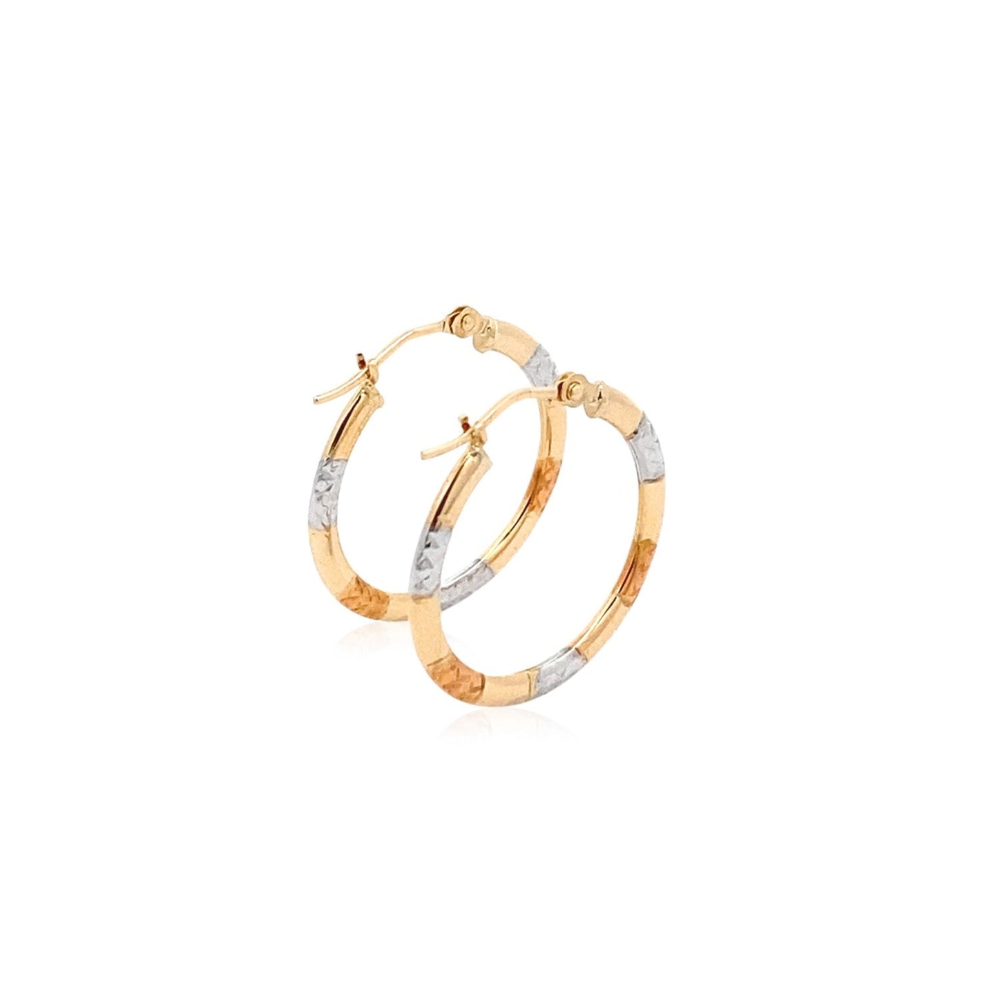 Boucles d'oreilles créoles classiques en or tri-couleur 10k avec détails en taille diamant