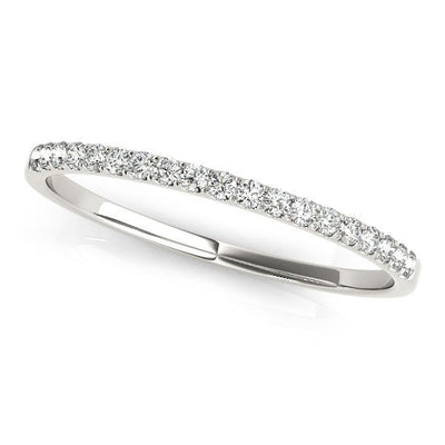 Anillo de Compromiso de Diamante Redondo Engastado en Pavé de Oro Blanco de 14k