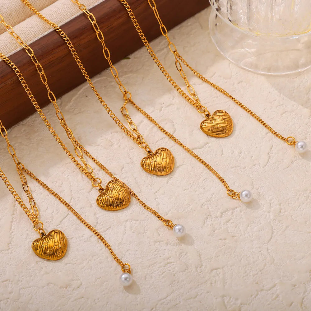 Collier Pendentif Cœur en Acier Titane avec Perle Imitation