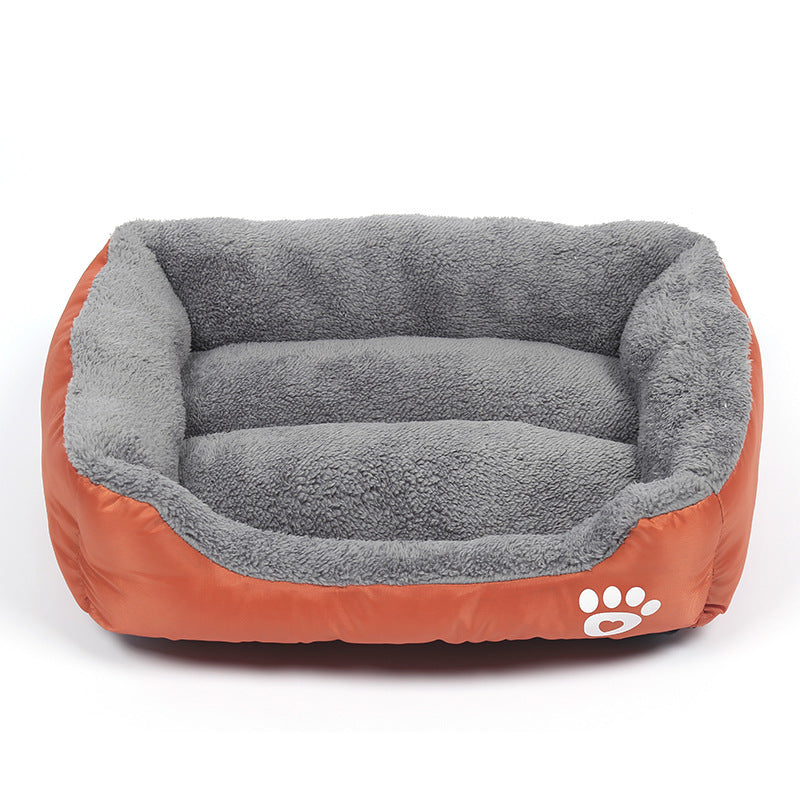 Cama para mascotas de felpa suave y acogedora con fondo impermeable