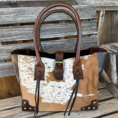 Stylish Cowhide Crossbody Bag with Magnetic Closure - Korvel