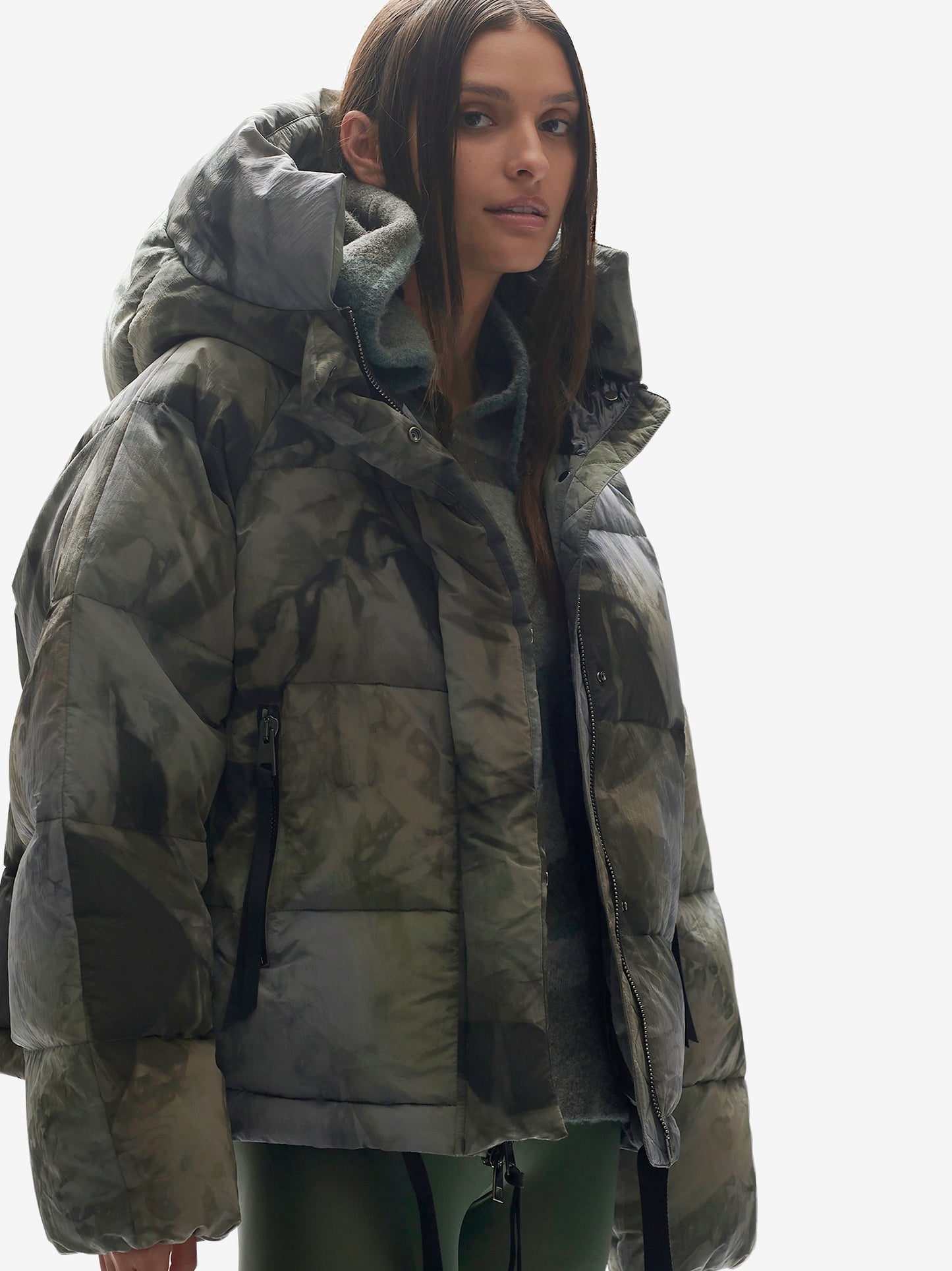 Short Down Puffer - Rekall Tie - Korvel