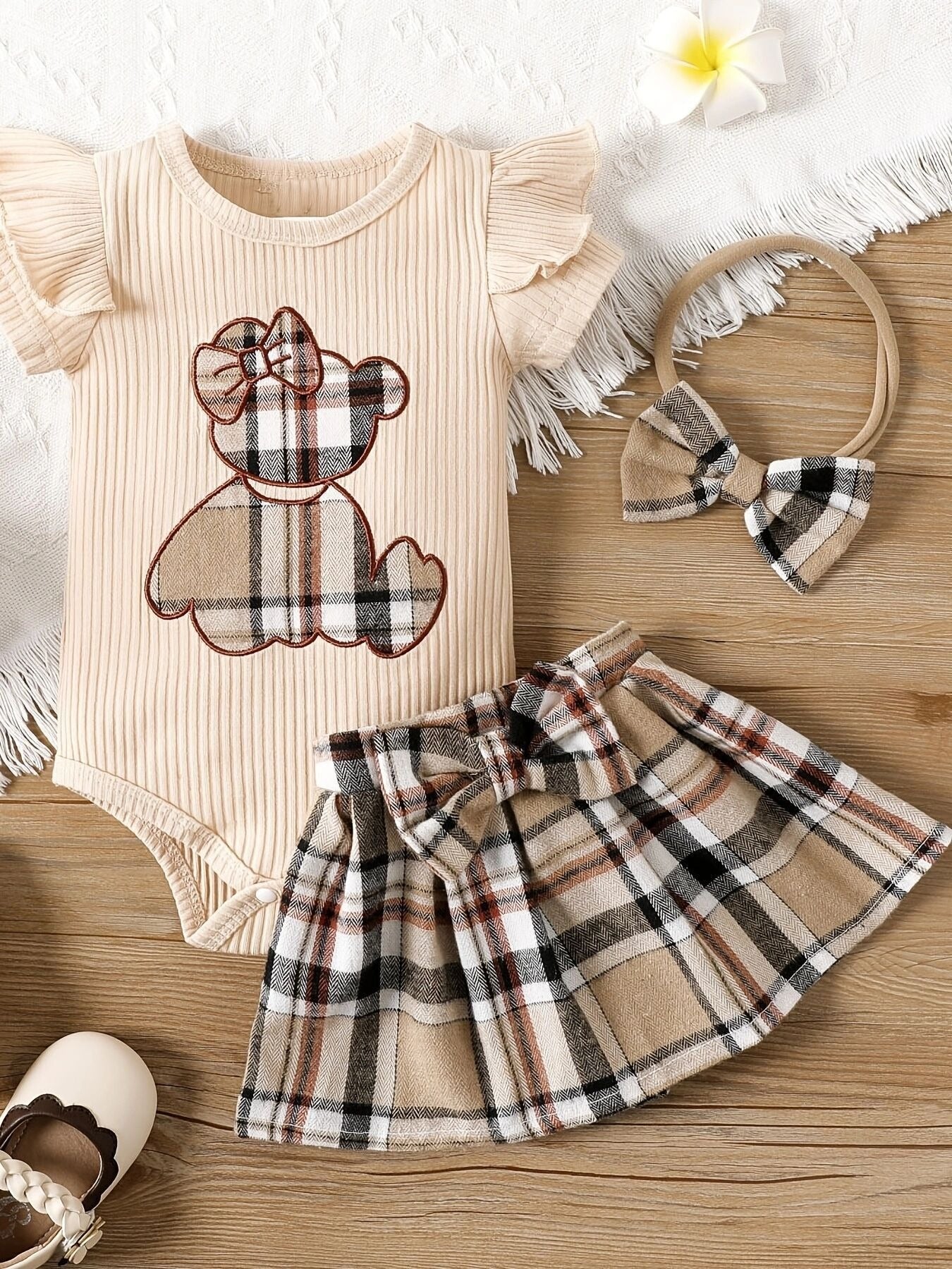 Charmant ensemble d'été pour fille nouveau-née avec broderie d'ours en peluche