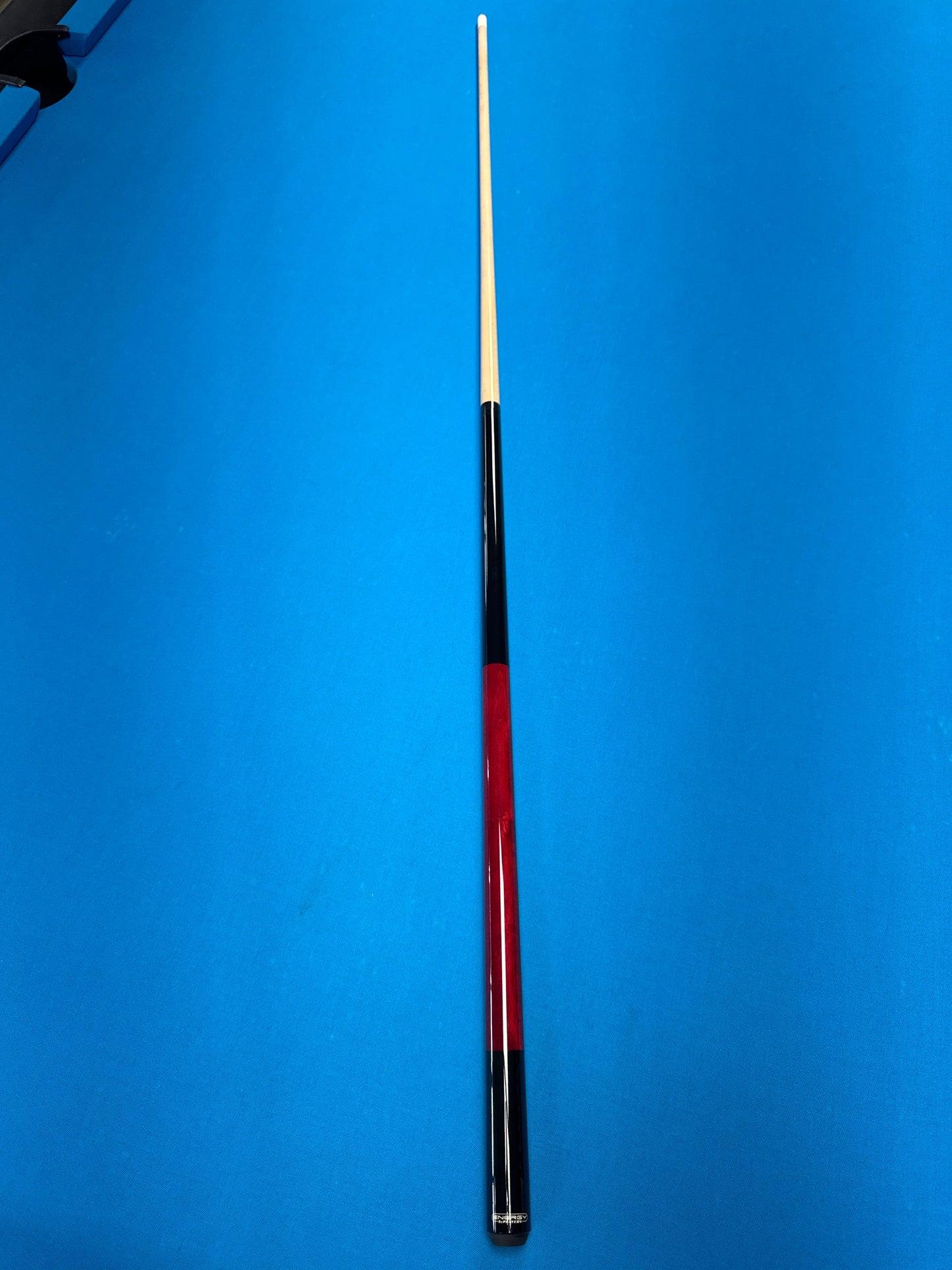 Energy By Players Cue Red/Black Wrapless - Korvel