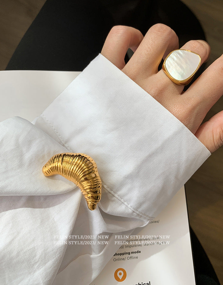 Croissant corsage brooch high-end female design niche silver croissant internet celebrity couple badge - Korvel