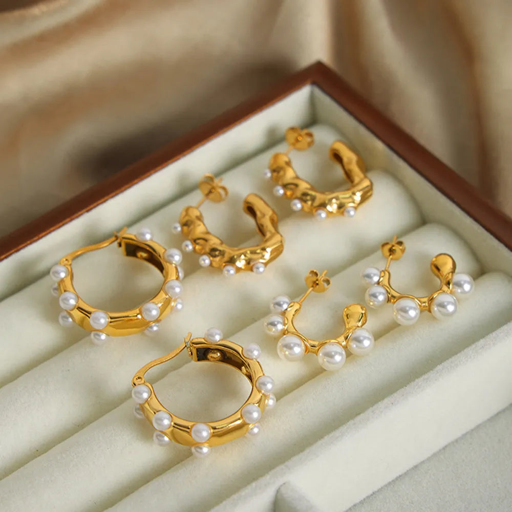 Boucles d'oreilles élégantes en perles synthétiques plaquées or 18K