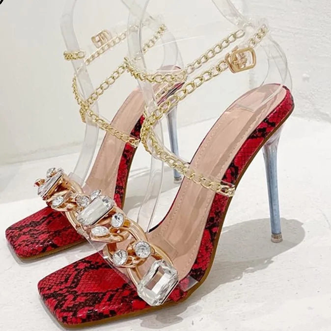 Tacones Transparentes con Cadena de Cristal