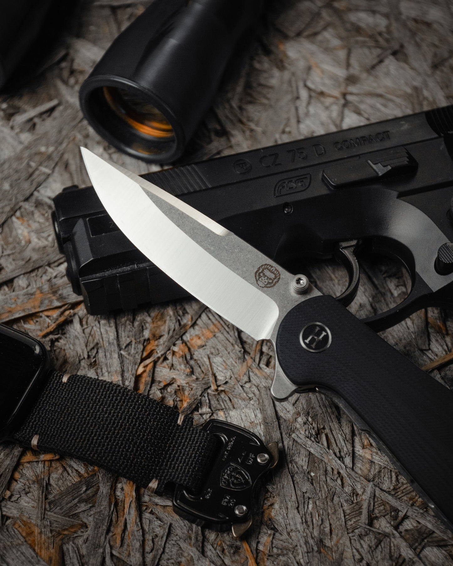 Premium Folding Pocket Knife Gift Set for Adventurers (Silver & Black) - Korvel