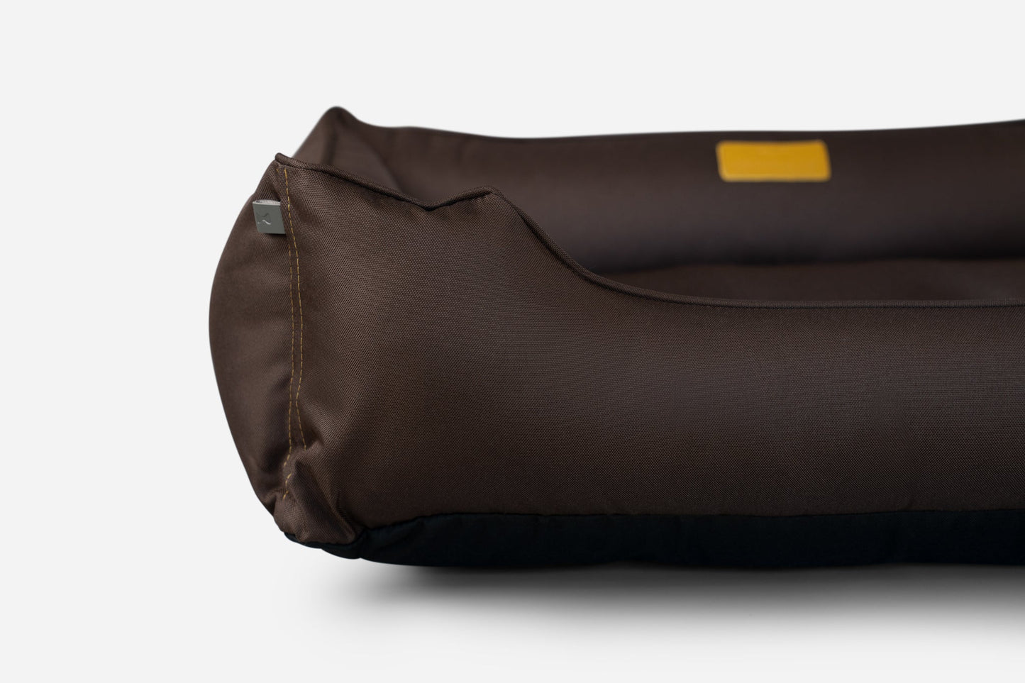 Cama para Perros Impermeable Listo para la Aventura en Marrón