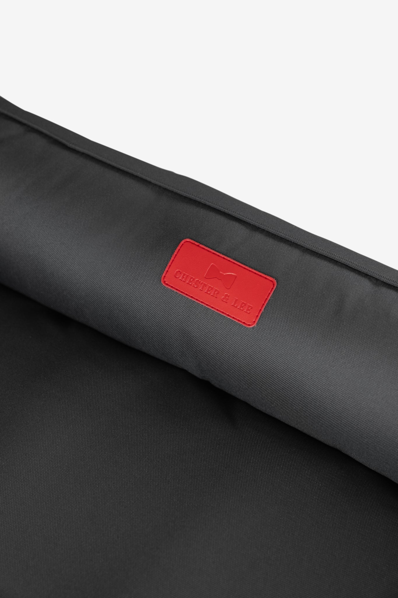Cama para Perros Impermeable Listo para la Aventura en Gris