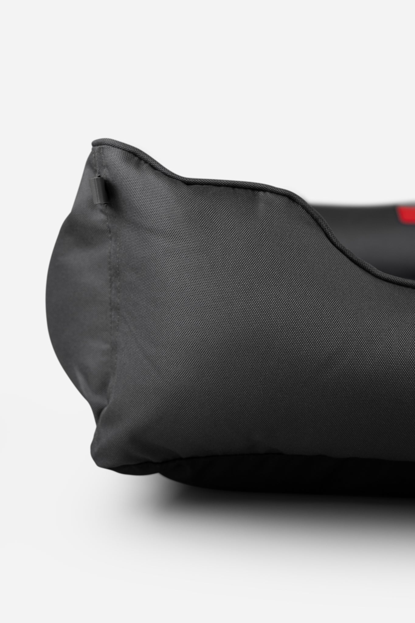 Cama para Perros Impermeable Listo para la Aventura en Gris