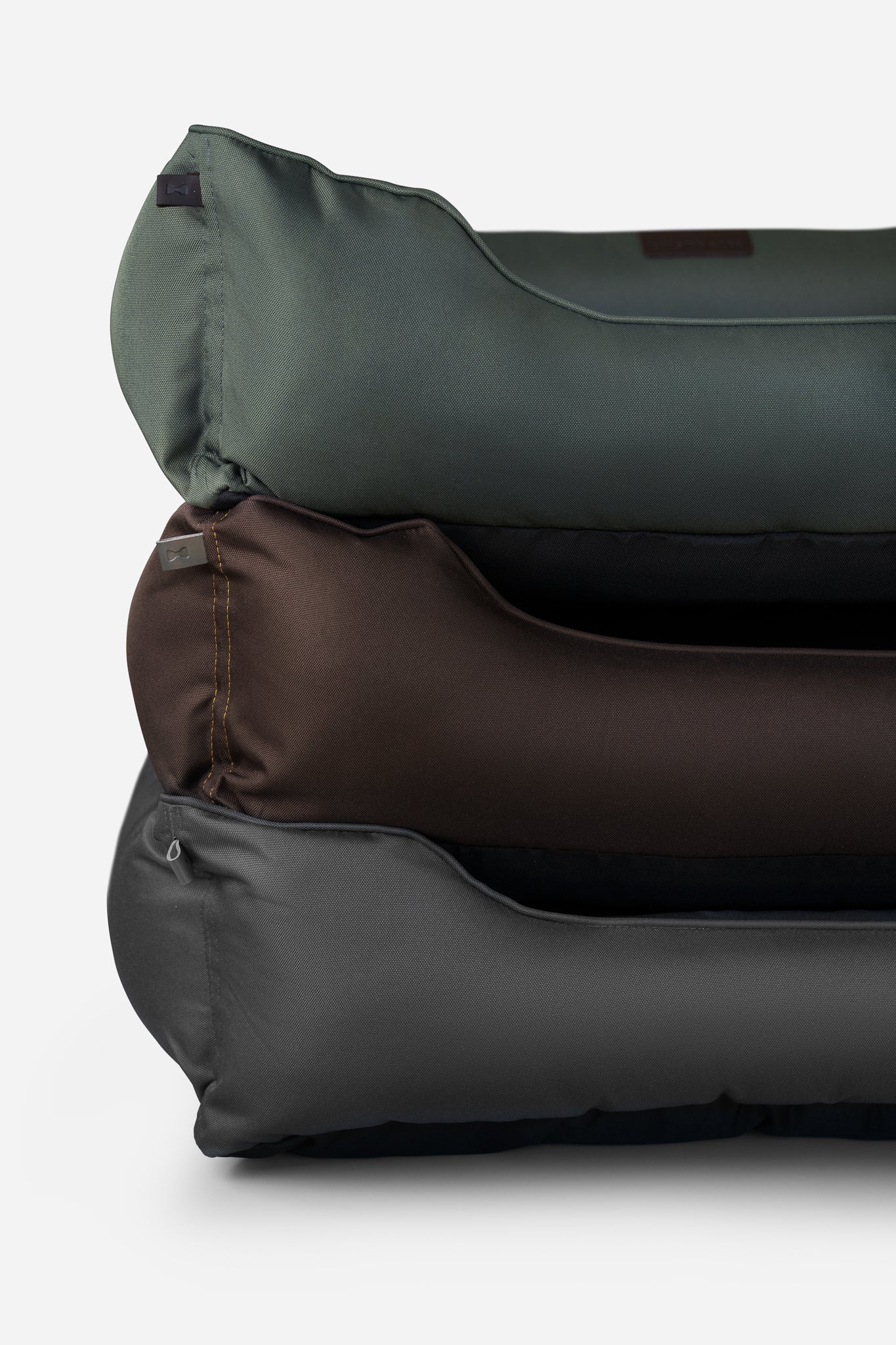 Cama para Perros Impermeable Listo para la Aventura en Gris