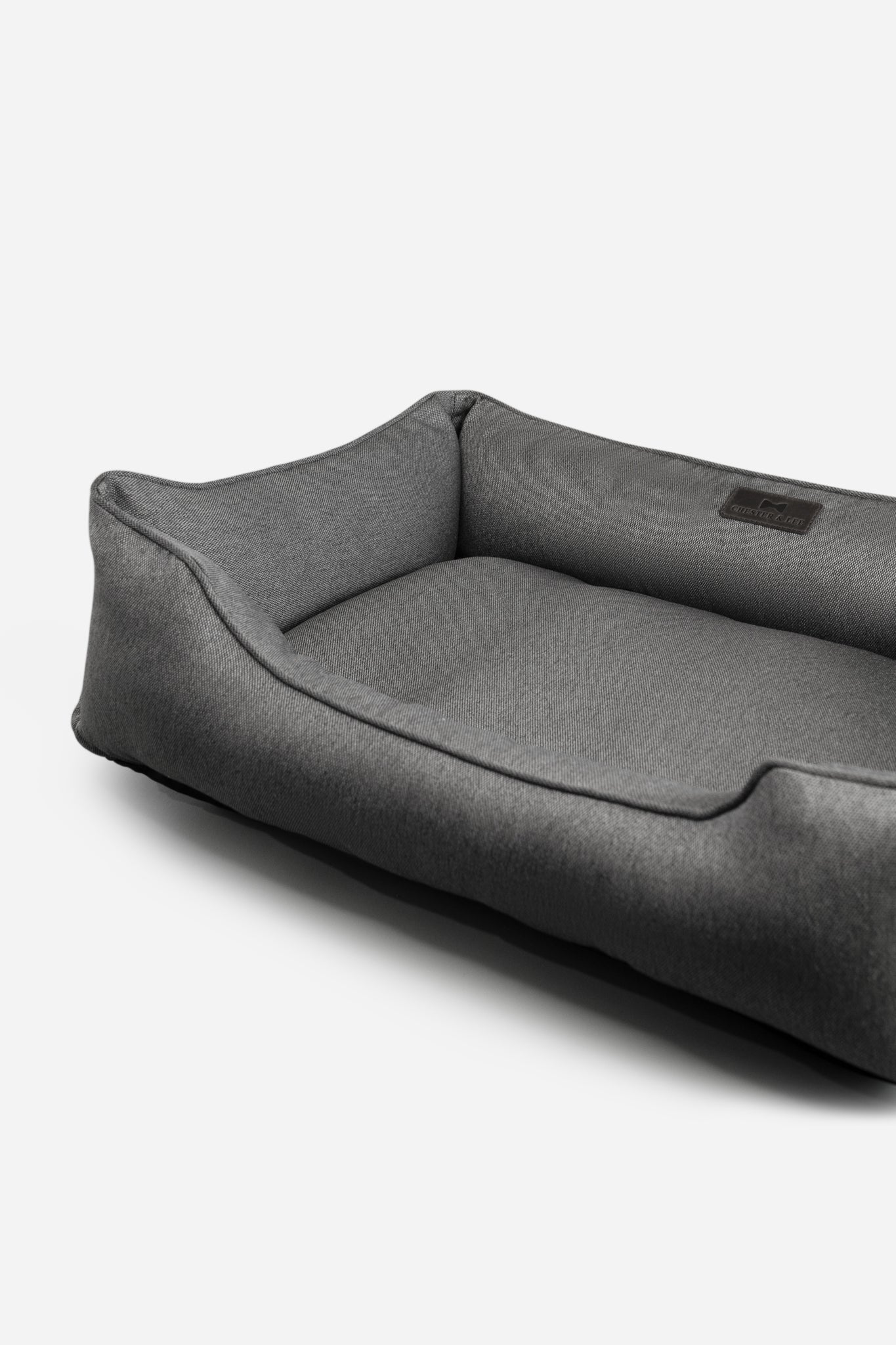 Lit pour chien en coton luxueux dans un élégant gris