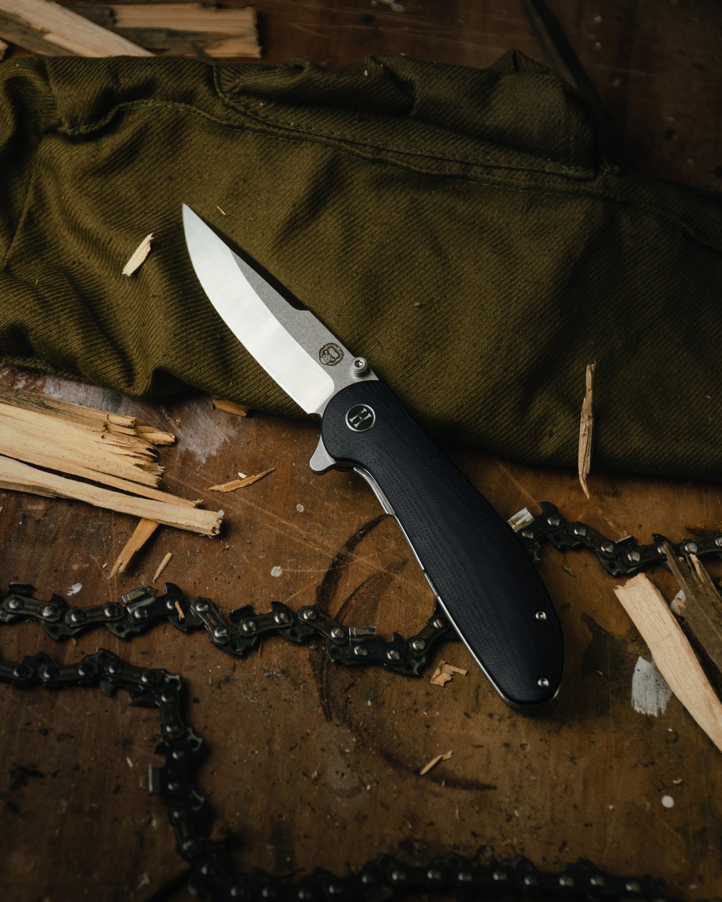 Premium Folding Pocket Knife Gift Set for Adventurers (Silver & Black) - Korvel