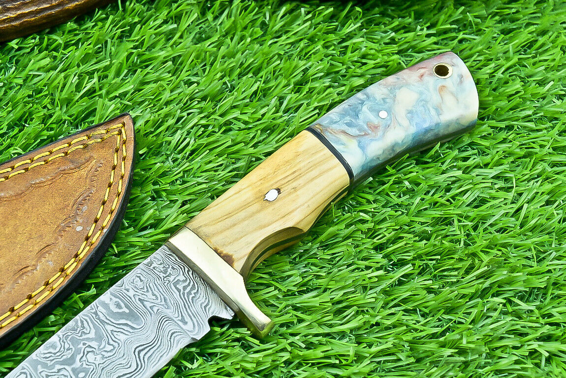 Artisan Damascus Steel Hunting Knife – Olive Wood & Resin Grip with Leather Sheath - Korvel