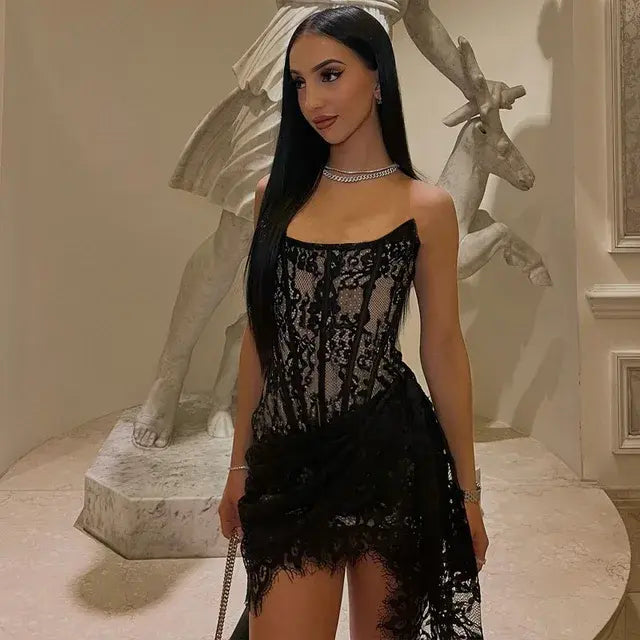Vestido Mini de Encaje Elegante con Apliques