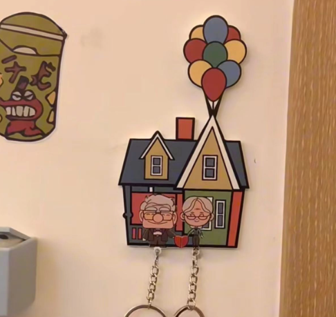 Crayon Shin chan couple keychain refrigerator sticker Simpson family flying house travel notes mobile castle couple pendant - Korvel