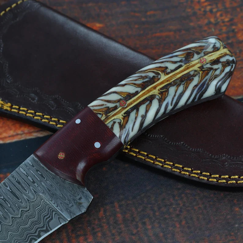 Premium Hunting Knife – 8.5" Handcrafted Damascus Steel with Unique Pine Cone Resin Handle - Korvel