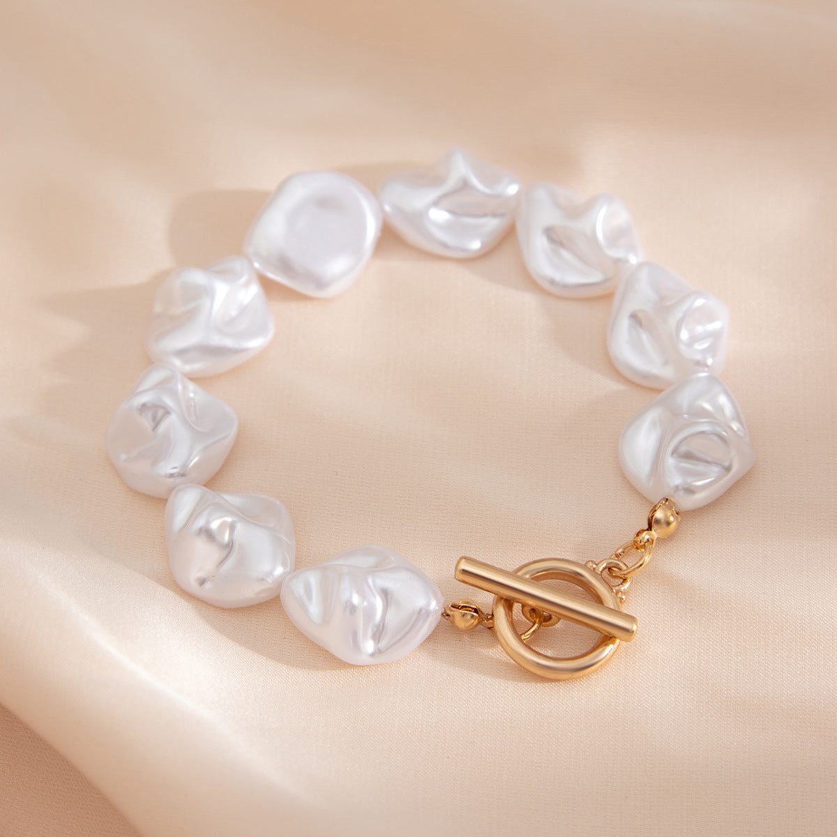 Fashionable irregular shaped pearl necklace, light luxury style, metallic feeling, collarbone chain set - Korvel