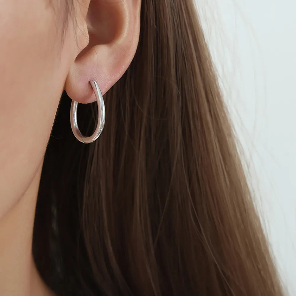Boucles d'oreilles Huggie en acier titane premium