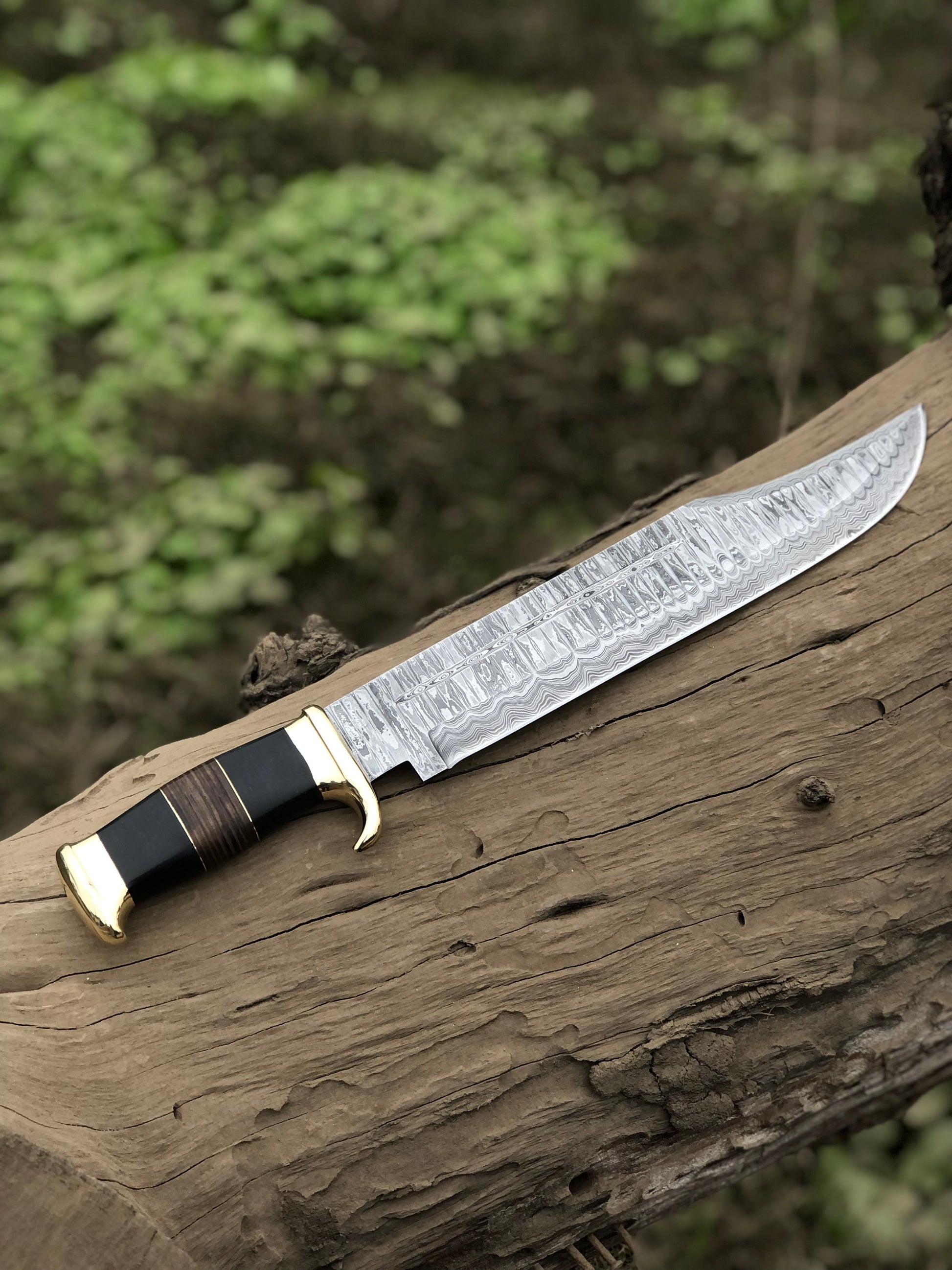Legendary Crocodile Dundee Knife – 16” Handcrafted Damascus Steel Blade with Buffalo Horn or Leather Grip & Brass Guard + Leather Sheath - Korvel