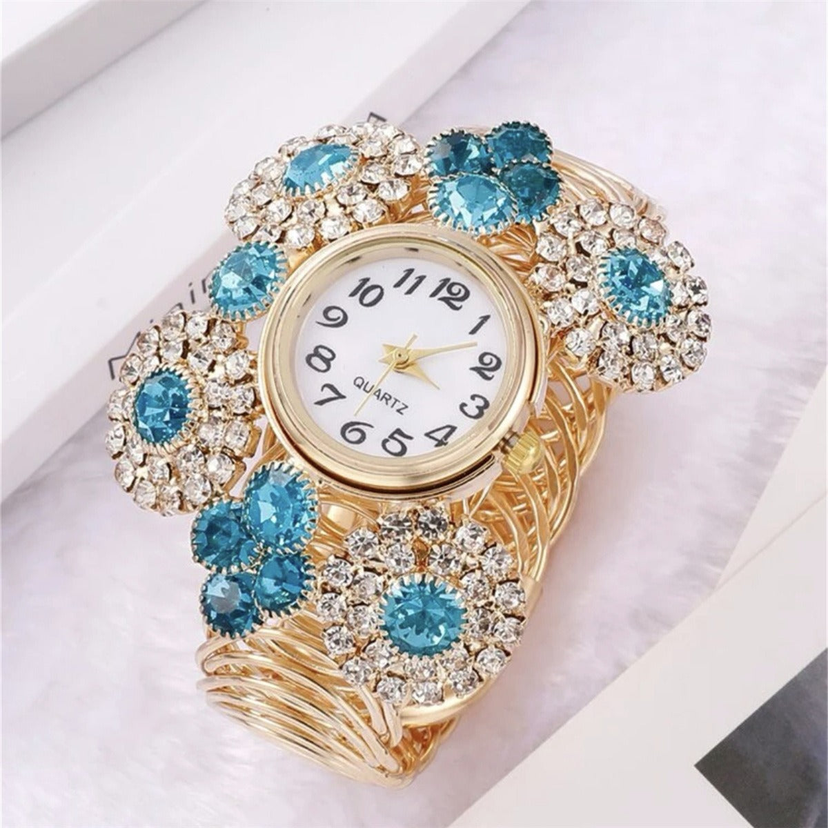 Bohemian Rhinestone Inlaid with Water Diamond and Sky Star Charm Women's Bracelet Watch Fashion Light Luxury Quartz Watch - Korvel