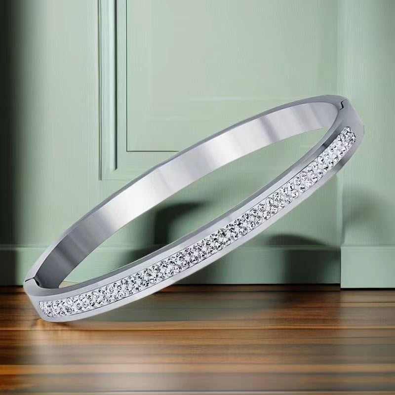 Bracelet en acier titane élégant pour femmes