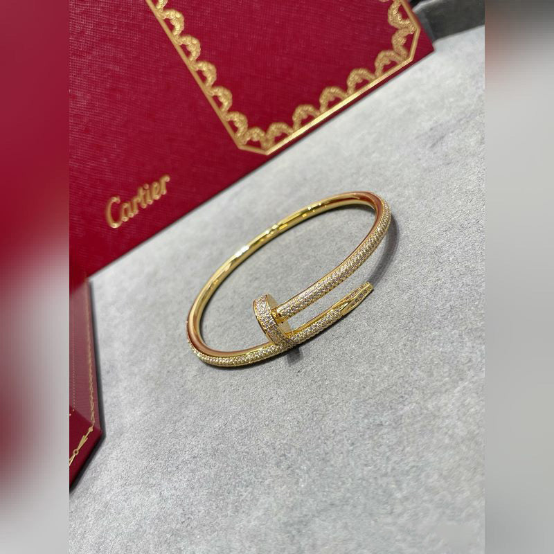 Bracelet à vis V-Gold en diamant pavé - Bracelet en acier titane élégant