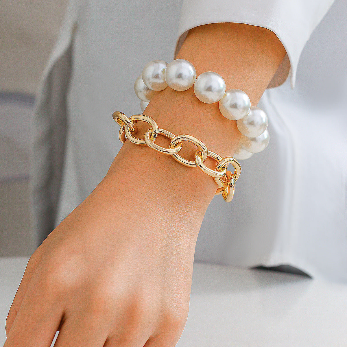 Hot selling geometric bead bracelet for women's fashion, exaggerated large round bead imitation pearl Bracelet - Korvel