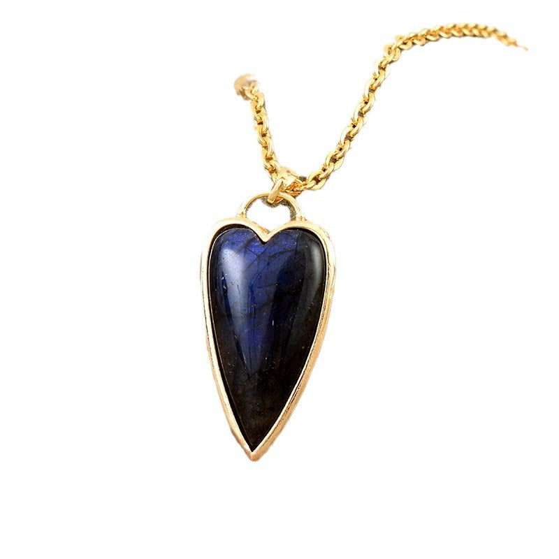 Collar de forma de corazón de labradorita de cobre