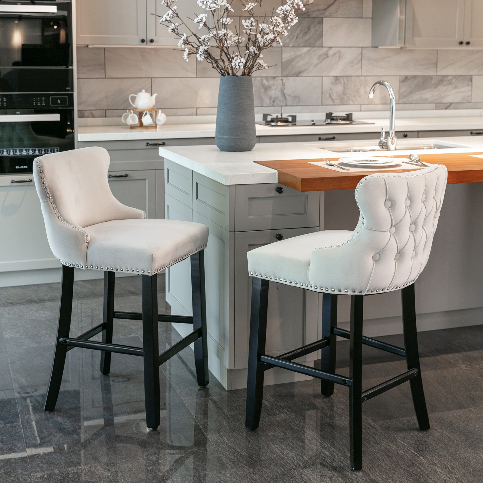Velvet padded wing back bar stool with button tuft decoration and wooden leg chrome nail head decoration 2-piece set (beige) - Korvel