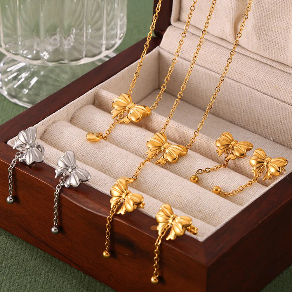 Collier Pendentif en Acier Titane Plaqué Or en Forme de Nœud