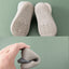 Chaussures de sol souples pour bébés avec chaussettes pour les premiers pas