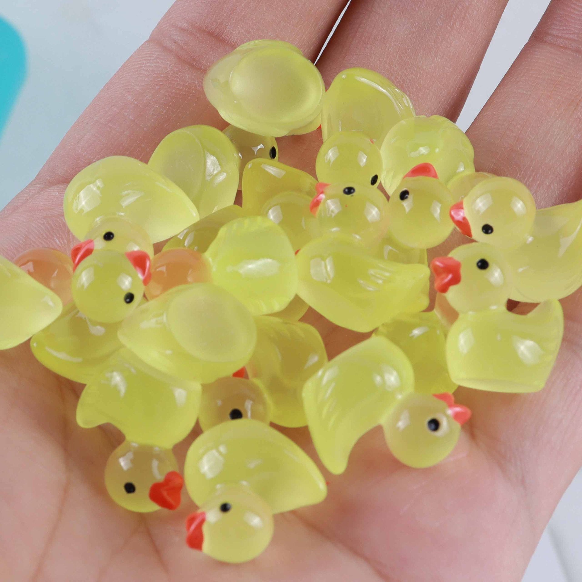 Resin luminous cartoon three-dimensional cute cartoon duck DIY car ornament keychain micro landscape hair clip decoration - Korvel