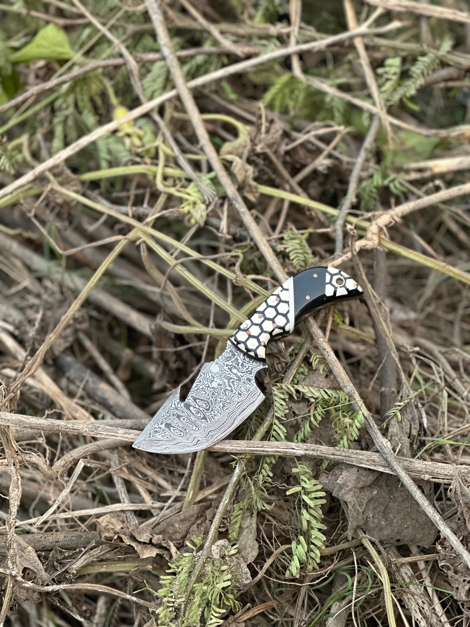 Artisan Crafted Damascus Steel Guthook Skinning Knife with Unique Resin Handle - 7.5” Blade & Leather Sheath - Korvel