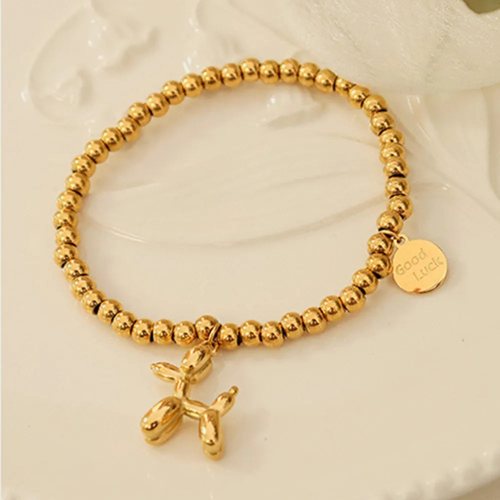 Pulsera con encanto de cachorro de acero de titanio chapado en oro de 18 quilates