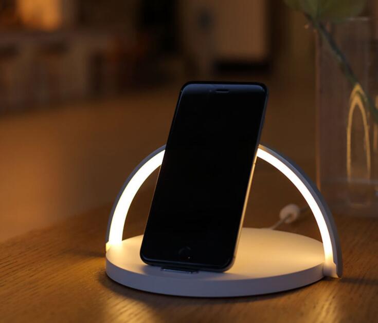 Lampe de Chargeur Sans Fil Qi en Bois - Support de Chargement Élégant pour Bureau